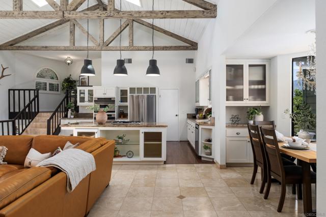 9844 Lorraine Ridge Trail, El Cajon CA: https://media.crmls.org/mediaz/c229afca-a192-4e5e-9ecb-f1e42608a22d.jpg