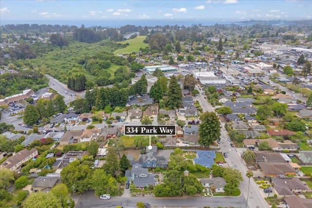 334 Park Way, Santa Cruz CA: https://media.crmls.org/mediaz/c229e5e3-4124-4d25-9003-4bdf988bc1f9.jpg