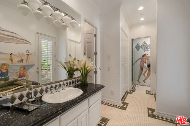 16727 Camino Sierra Del Sur Drive, Rancho Santa Fe CA: https://media.crmls.org/mediaz/c22a09b6-1ab6-4692-abe6-ffa5d87f86e4.jpg