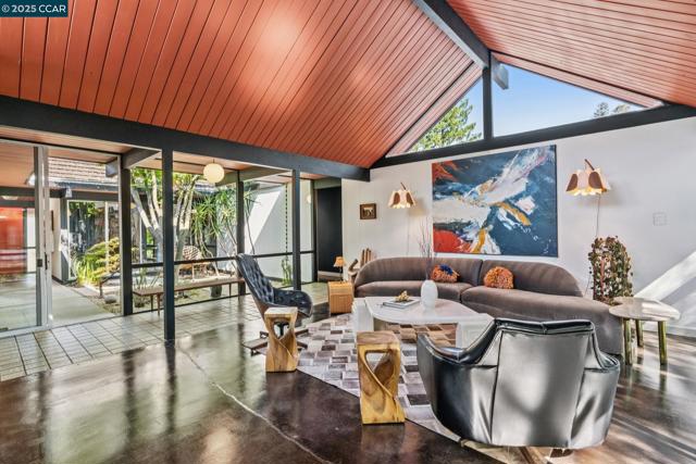 232 Clyde Dr, Walnut Creek CA: https://media.crmls.org/mediaz/c22a23c8-5aa3-4945-8b39-7b22572ded38.jpg
