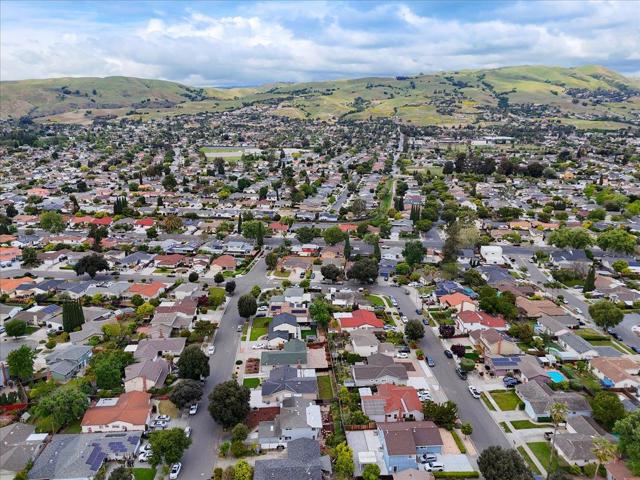 2828 Monte Cresta Way, San Jose CA: https://media.crmls.org/mediaz/c22a57a2-39d3-438f-9285-69dbf6462559.jpg