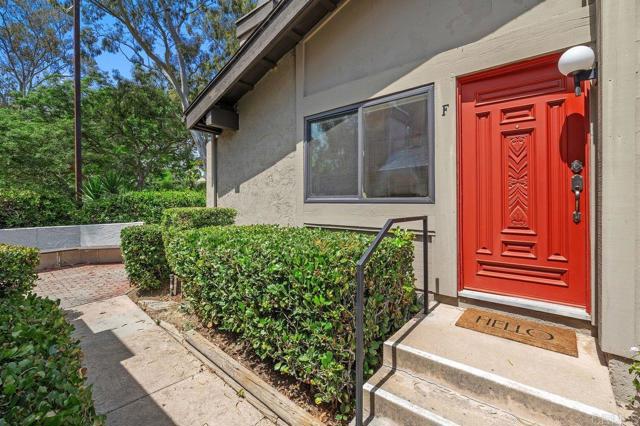 8370 Via Sonoma, La Jolla CA: https://media.crmls.org/mediaz/c22a8662-c9ae-4a13-a454-b37c30f4d81e.jpg