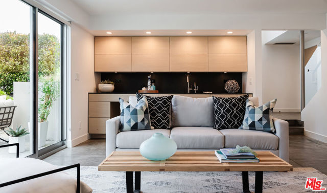 532 6th Street, Manhattan Beach CA: https://media.crmls.org/mediaz/c22b259a-ef12-40b3-a964-3e24b5a8bec4.jpg