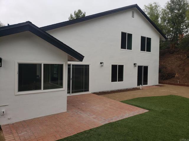 10265 Aviary Drive, San Diego CA: https://media.crmls.org/mediaz/c22b796e-eb03-42f7-8550-5d753e703d30.jpg