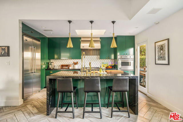 2137 Sunset Plaza Drive, Los Angeles CA: https://media.crmls.org/mediaz/c22ba847-85e3-419c-b061-09d3c8c8ed69.jpg