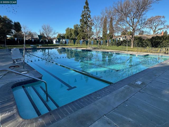 4554 Concord Blvd, Concord CA: https://media.crmls.org/mediaz/c22bd489-ad98-48db-a2f7-666d5972d50b.jpg