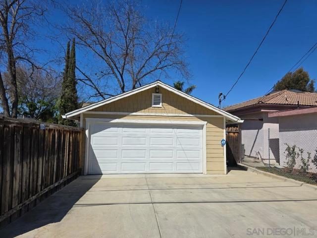 2 car garage with parking for 2+ vehicles off the alley access