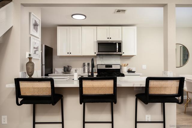 12126 Lemon Crest Dr, Lakeside CA: https://media.crmls.org/mediaz/c22be5ea-633c-4a3c-bfe3-75aa9614ca96.jpg