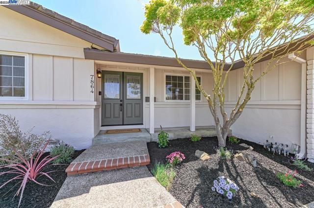 7864 Fairoaks Dr, Pleasanton CA: https://media.crmls.org/mediaz/c22bfc78-20a5-469b-89a1-a69db5d9a1e0.jpg