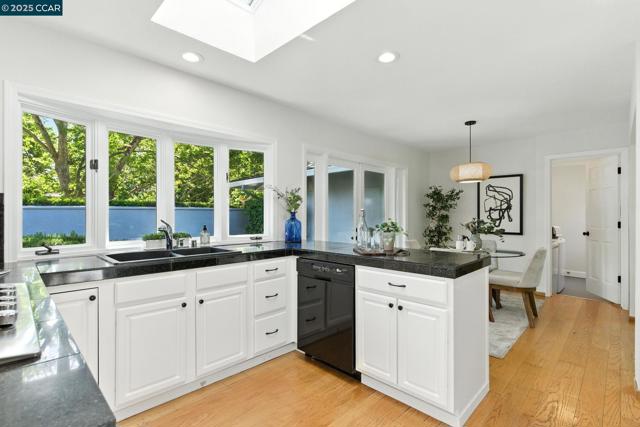 575 Old Orchard Dr, Danville CA: https://media.crmls.org/mediaz/c22c0968-2276-4c7e-8e5e-024f1739a238.jpg