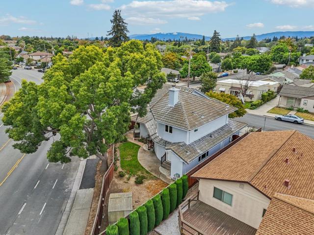 495 Lincoln Avenue, Sunnyvale CA: https://media.crmls.org/mediaz/c22d1cbc-7858-43eb-9e1d-811827eb8fd9.jpg