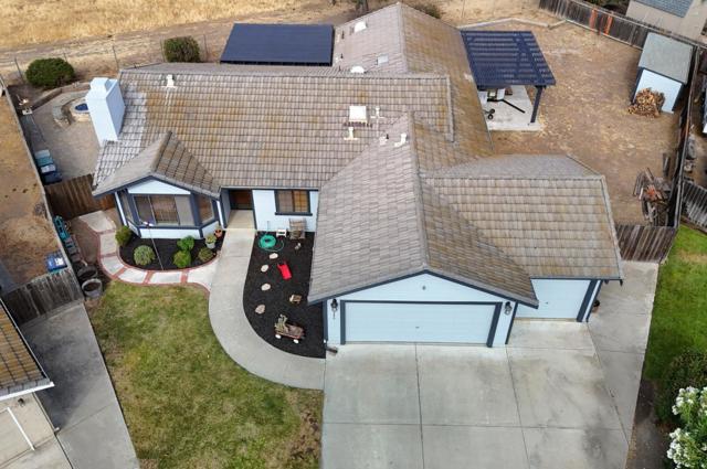 46480 Pine Meadow Place, King City CA: https://media.crmls.org/mediaz/c22d1e52-6491-49be-96ce-292e01d4ebe4.jpg