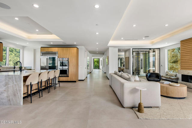 118 Giles Road, Lake Sherwood CA: https://media.crmls.org/mediaz/c22d508d-4c59-4b69-8ca7-90b6ba43cd60.jpg