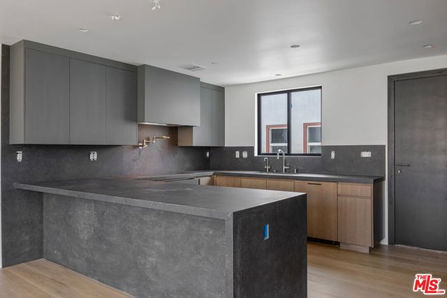 3940 Huron Avenue, Culver City CA: https://media.crmls.org/mediaz/c22daef7-ae8d-450b-a738-fd7b4211d81e.jpg