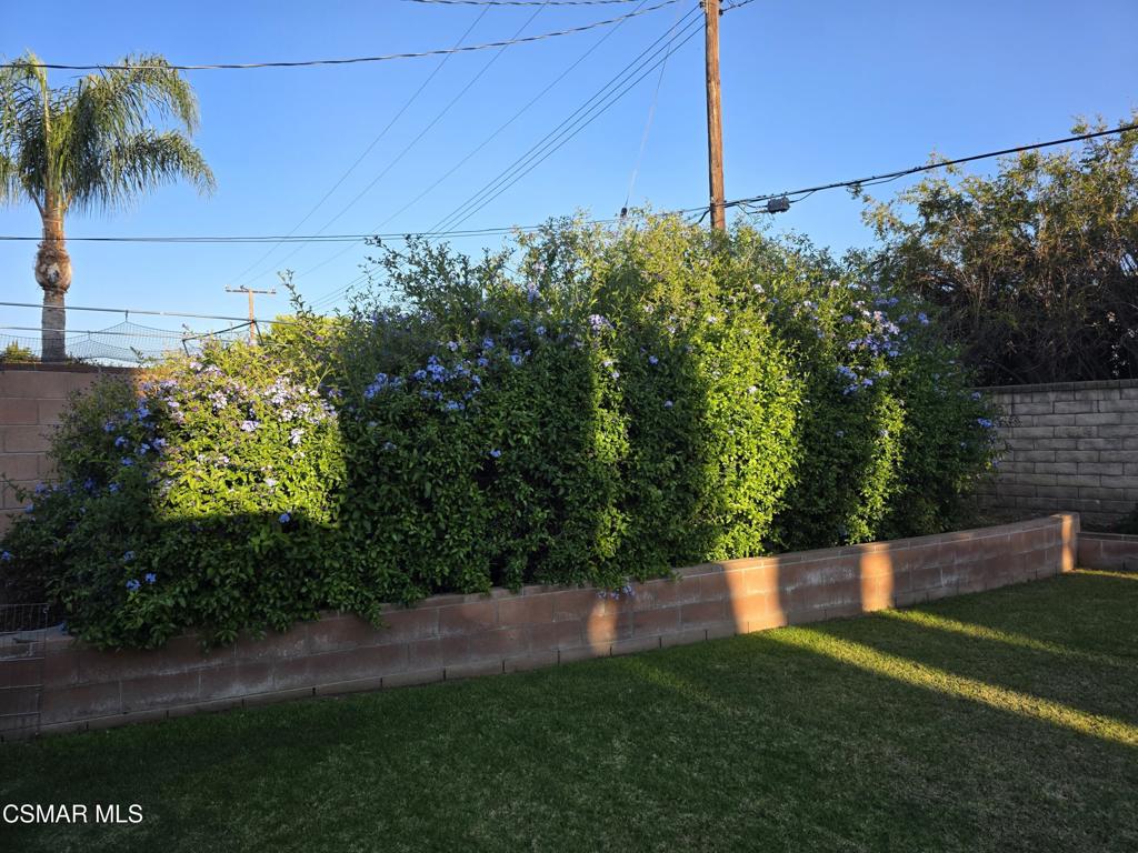 https://media.crmls.org/mediaz/c22e4942-76e5-45b3-9ac8-dcde0b747c88.jpg?preset=X-Large