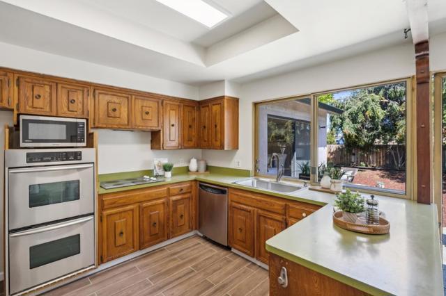 334 Sunfish Court, Foster City CA: https://media.crmls.org/mediaz/c22e62d2-a7dd-4d16-81ff-6e6843bde5ac.jpg