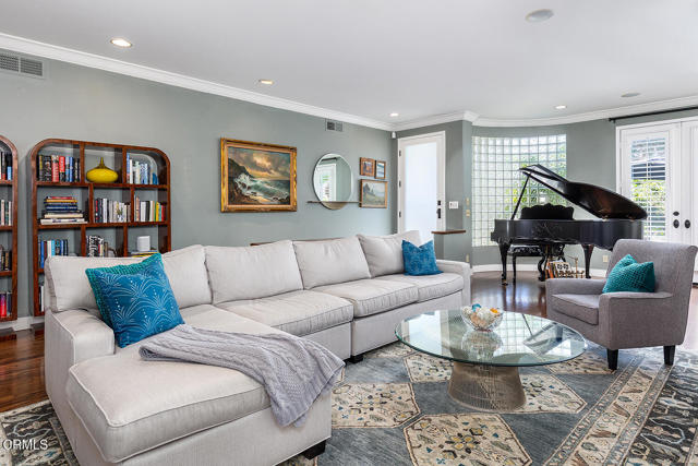 411 22nd Street, Huntington Beach CA: https://media.crmls.org/mediaz/c22e8a63-ce31-4efc-b100-c8166730427f.jpg