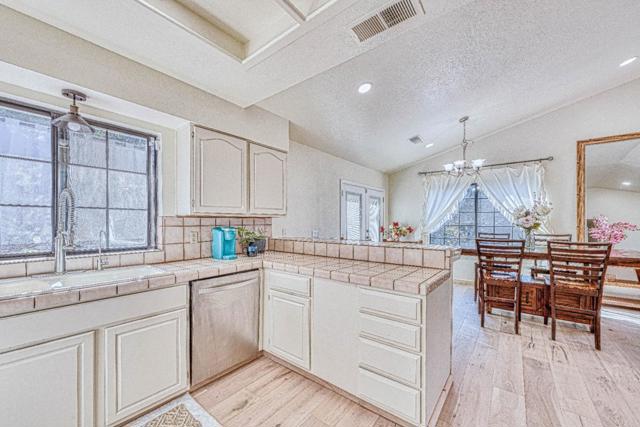 6640 Kim Ann Lane, Salinas CA: https://media.crmls.org/mediaz/c22ede12-6bbe-460e-871c-b47f09949cc2.jpg