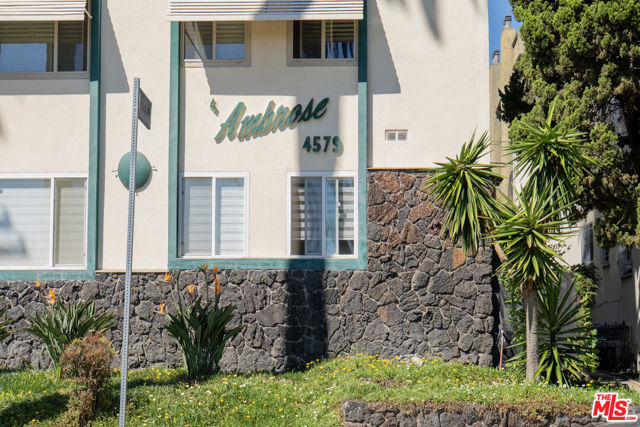 4579 Ambrose Avenue, Los Angeles CA: https://media.crmls.org/mediaz/c22ee564-fb3f-4900-9767-12b56249efbe.jpg