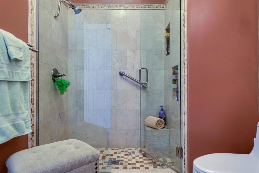 https://media.crmls.org/mediaz/c22eeed8-1cc5-4585-ba5d-b852274e6750.jpg?preset=X-Large