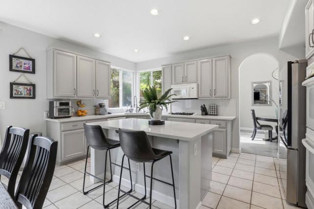 1510 Dovetail Way, Gilroy CA: https://media.crmls.org/mediaz/c22f0a6c-9fc1-4169-9316-c5d6a8e3d3eb.jpg