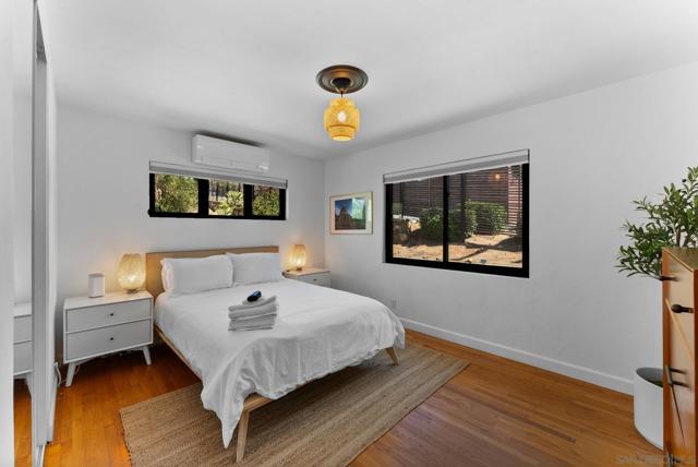 9586 Alto Dr, La Mesa CA: https://media.crmls.org/mediaz/c2301106-61c4-47e0-af8b-a8f01cf49f36.jpg