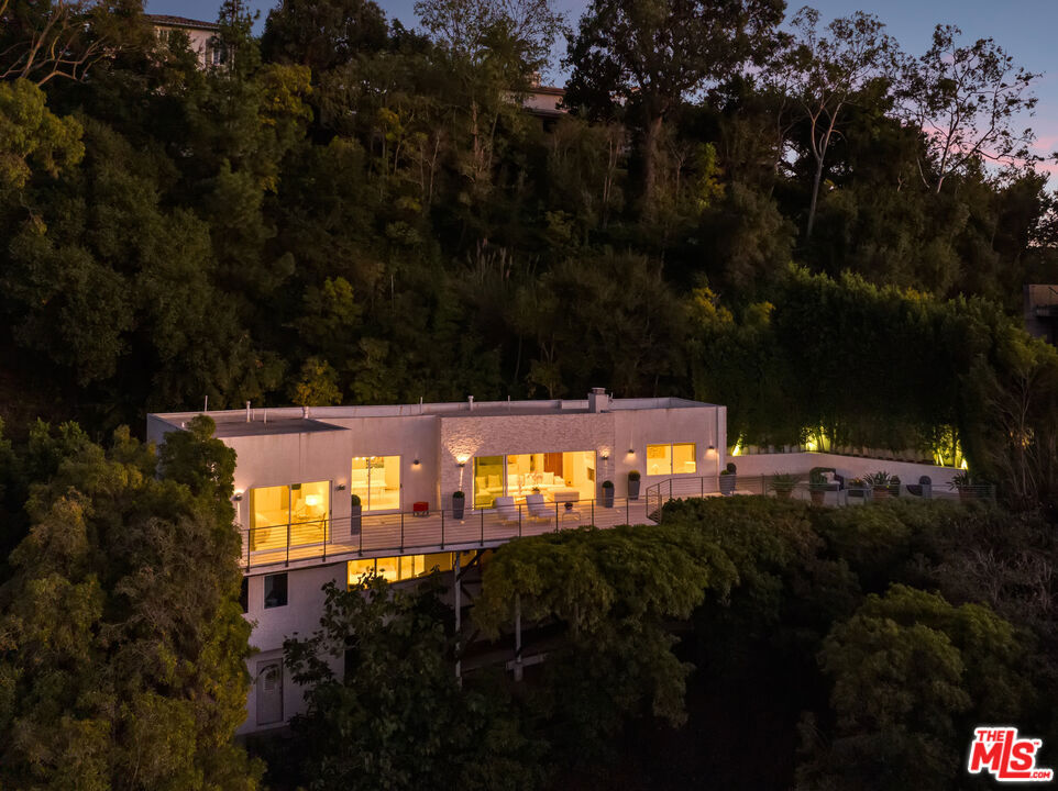 9422 Readcrest Drive