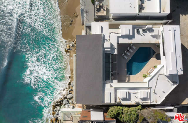 31388 Broad Beach Road, Malibu CA: https://media.crmls.org/mediaz/c2307f43-f048-4a20-81ea-d385f3e529ad.jpg