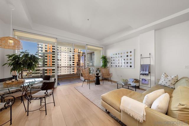 350 W Ash St, San Diego CA: https://media.crmls.org/mediaz/c2308f35-577f-480c-b595-f32bae65e889.jpg