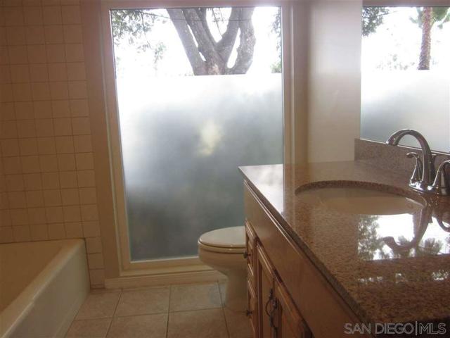 1190 Robertson Dr, Escondido CA: https://media.crmls.org/mediaz/c2309d40-3462-4513-acbf-a76249a289da.jpg