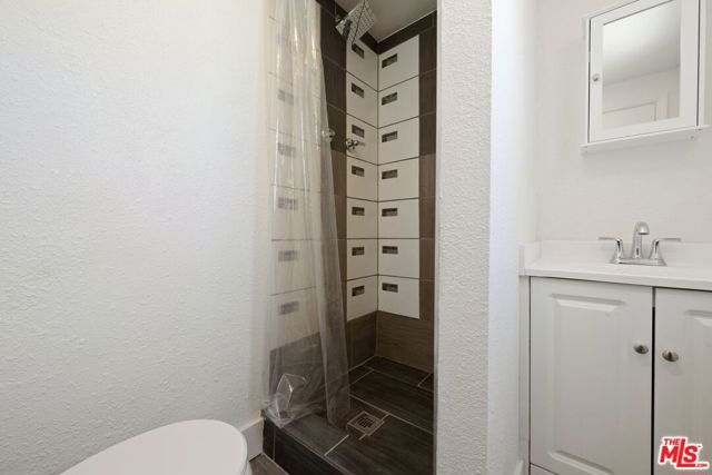 2926 S West View Street, Los Angeles CA: https://media.crmls.org/mediaz/c230b24f-cccc-4001-aab6-2fed67a84eed.jpg