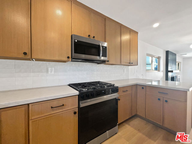5736 Vantage Avenue, Valley Village CA: https://media.crmls.org/mediaz/c230f410-37ad-4434-b6cd-e29f40374b3e.jpg