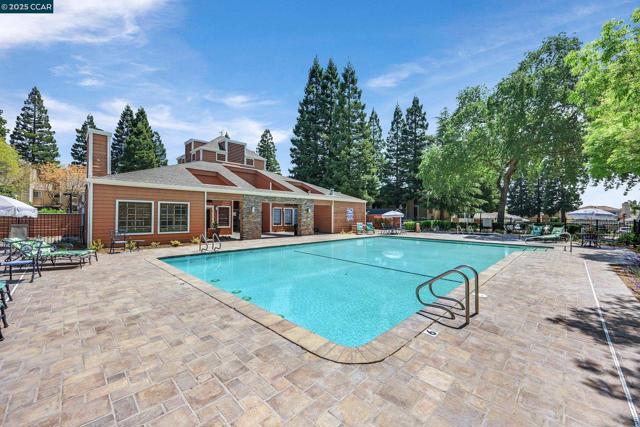 160 Eastridge Dr, San Ramon CA: https://media.crmls.org/mediaz/c2311789-8acb-4d87-af0d-e01d3b60d2ef.jpg
