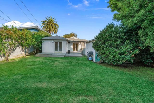1715 Cedar St, Santa Monica CA: https://media.crmls.org/mediaz/c231986c-9009-4922-86ad-b971fddc73f6.jpg