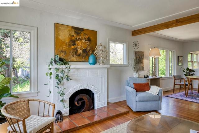 2901 Monticello AVE, Oakland CA: https://media.crmls.org/mediaz/c231b489-c3e6-4bdf-bf84-73a39a4ad9fc.jpg
