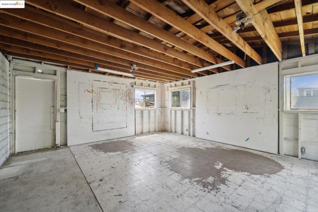2808 9Th St, Berkeley CA: https://media.crmls.org/mediaz/c231ca94-f583-4237-a6e2-9ad494dff3a9.jpg