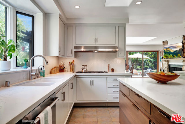 30612 Sicomoro Drive, Malibu CA: https://media.crmls.org/mediaz/c231cdc9-1e0a-4d00-b04e-87b718730f05.jpg