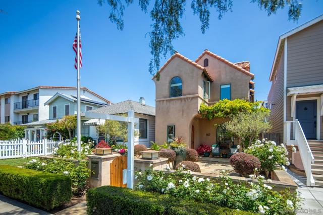 867 E Avenue, Coronado CA: https://media.crmls.org/mediaz/c232eeac-437e-4aab-bc75-20b2b8ce5ed4.jpg