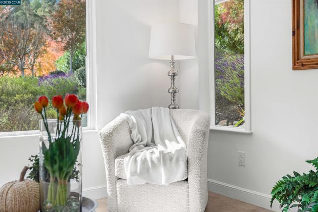 2933 Ptarmigan Dr, Walnut Creek CA: https://media.crmls.org/mediaz/c23325b5-1a39-445a-9ff8-5f4d58cab3ba.jpg