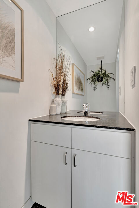 25 Brooks Avenue, Venice CA: https://media.crmls.org/mediaz/c233b252-9cf9-452d-b705-3a9fe21b33b2.jpg