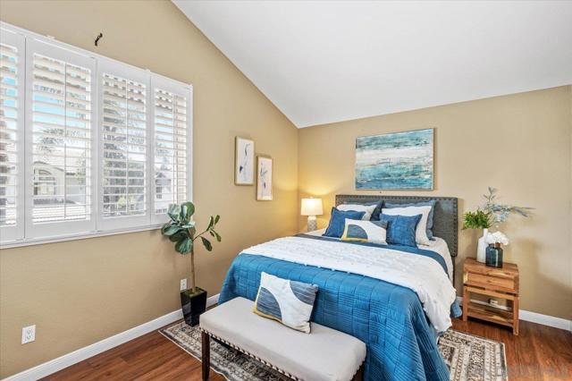 6340 Caminito Del Pastel, San Diego CA: https://media.crmls.org/mediaz/c233f5b5-a131-4298-a228-7f6d6e956d9a.jpg