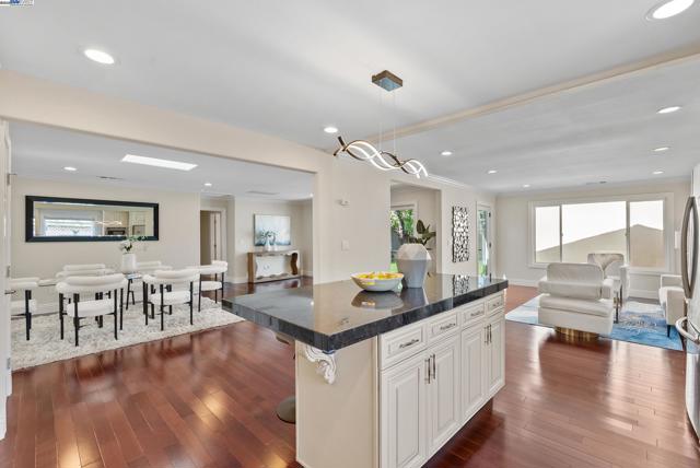 12763 Camrose Ave, Saratoga CA: https://media.crmls.org/mediaz/c23490b6-f06a-4d4f-8a30-597b3894e314.jpg
