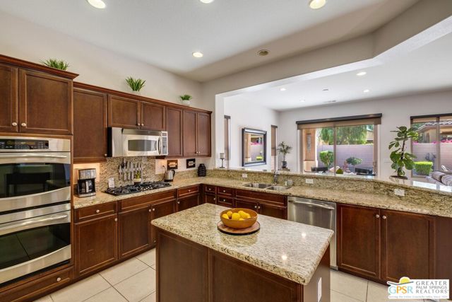 81091 Avenida Colonias, Indio CA: https://media.crmls.org/mediaz/c2357e60-b845-494f-977d-5da2aeb1b85a.jpg