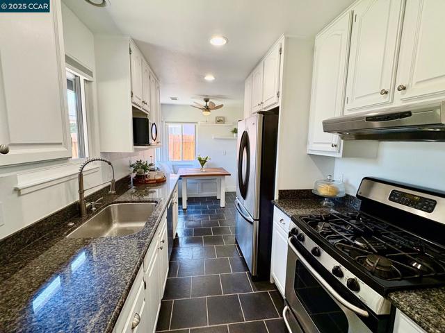 2036 Helen Road, Pleasant Hill CA: https://media.crmls.org/mediaz/c23616eb-68a6-4728-89b2-6056dc6710bc.jpg