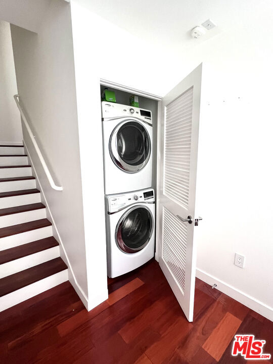 1200 N Sweetzer Avenue, West Hollywood CA: https://media.crmls.org/mediaz/c23633f0-252d-405a-be72-d8bdbd902bcf.jpg