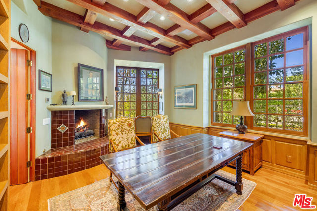 25127 Jim Bridger Road, Hidden Hills CA: https://media.crmls.org/mediaz/c2377c72-5f9f-4bd8-9ddb-101bf53eedf4.jpg
