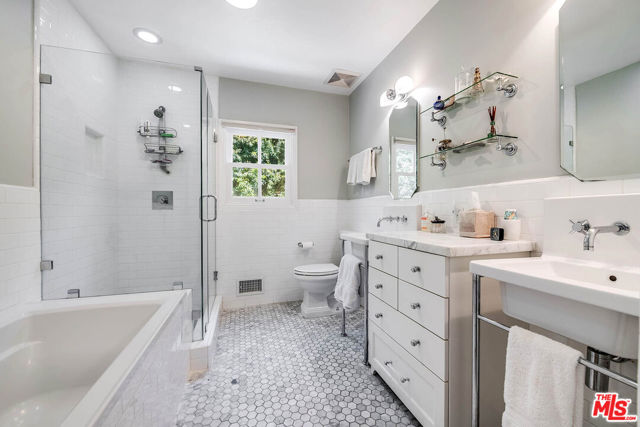 4150 Elmer Avenue, Studio City CA: https://media.crmls.org/mediaz/c2387b49-8a4c-495e-a4e0-7126e35a2a42.jpg