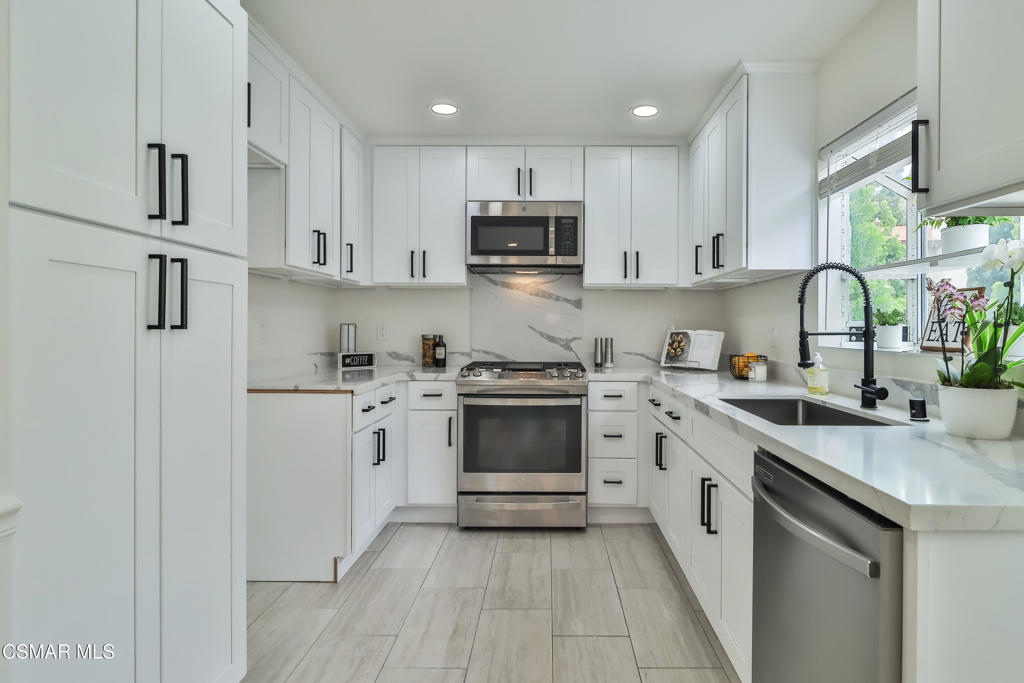 2711 Stearns Street #4