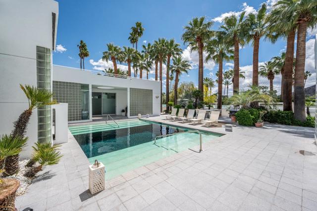 520 W ViA Lola, Palm Springs CA: https://media.crmls.org/mediaz/c23950c3-2532-454b-863c-a5bd8f1eb78c.jpg