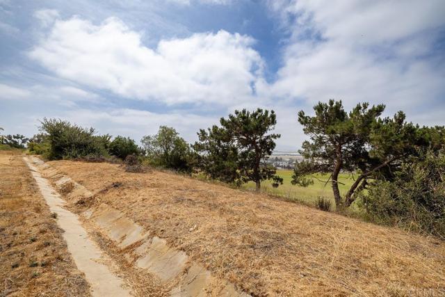 Detail Gallery Image 16 of 17 For 1009 Corte Barroso, Camarillo,  CA 93010 - – Beds | – Baths